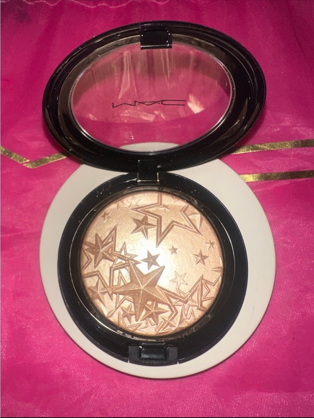 MAC Whisper Of Gilt Extra Dimension Skinfinish